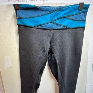 Lululemon women’s crop leggings size 6/ NWOT